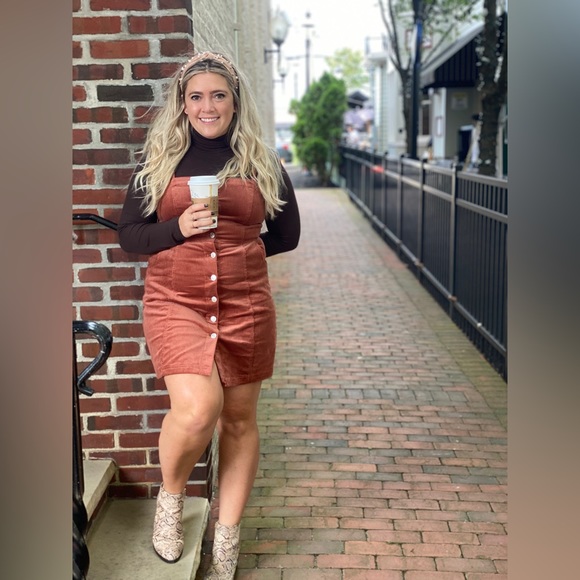 Meet your Posher, Danielle 🫶🏽 - Picture 4 of 9